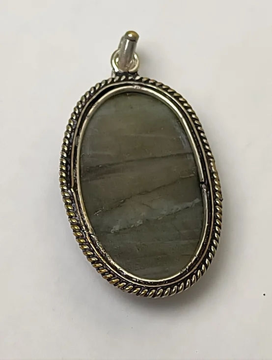 Handmade Artisan Silver Tone Oval Labradorite Pendant in Green-Gray - Picture 4 of 4
